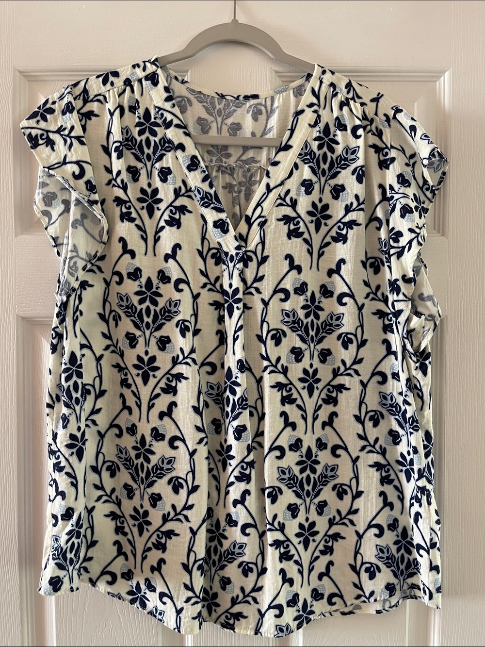Women’s Navy Floral Print V-Neck Blouse - White/Navy